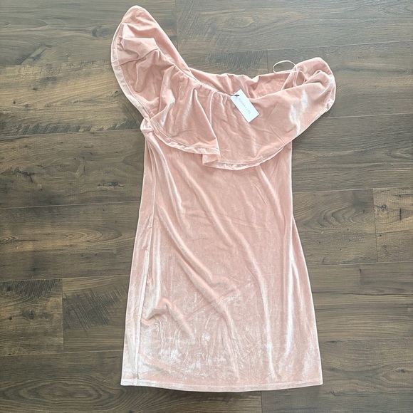 Sugarlips Dresses & Skirts - NWT Sugar + Lips Rose Pink Velvet One Shoulder Ruffle Mini Dress Size Large